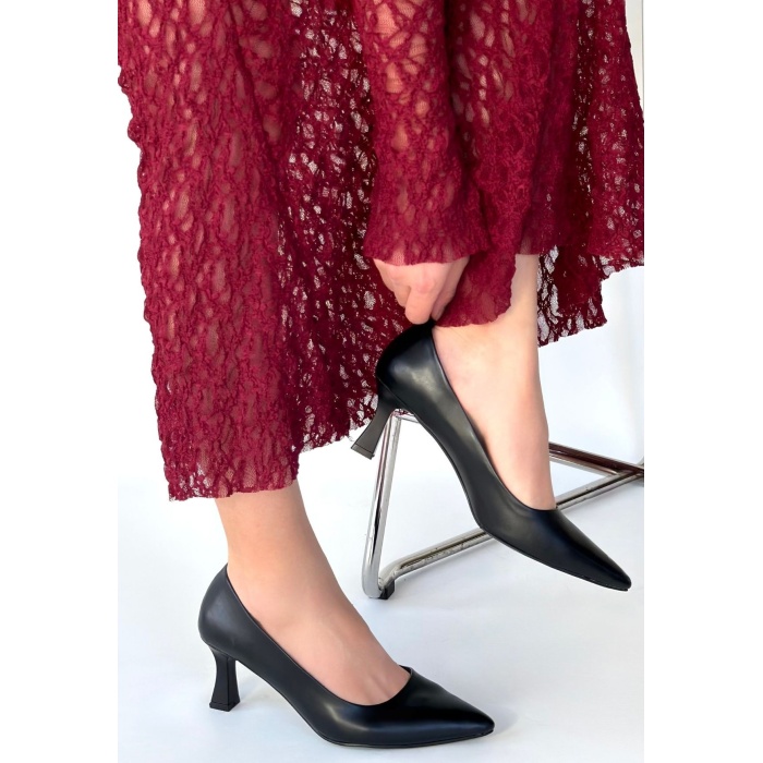 Mırta Siyah Cilt Topuklu Ayakkabı - Lisinya