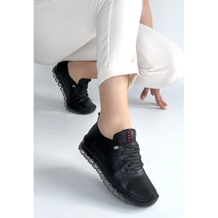 Kitta Siyah Deri Bağcıklı Spor Ayakkabı - Lisinya