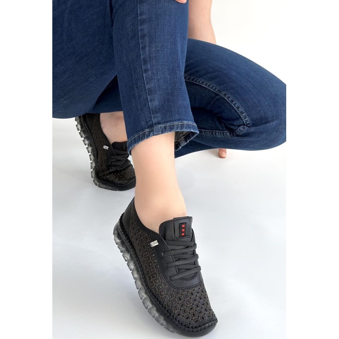 Otja Siyah Deri Lazerli Bağcıklı Spor Ayakkabı - Lisinya