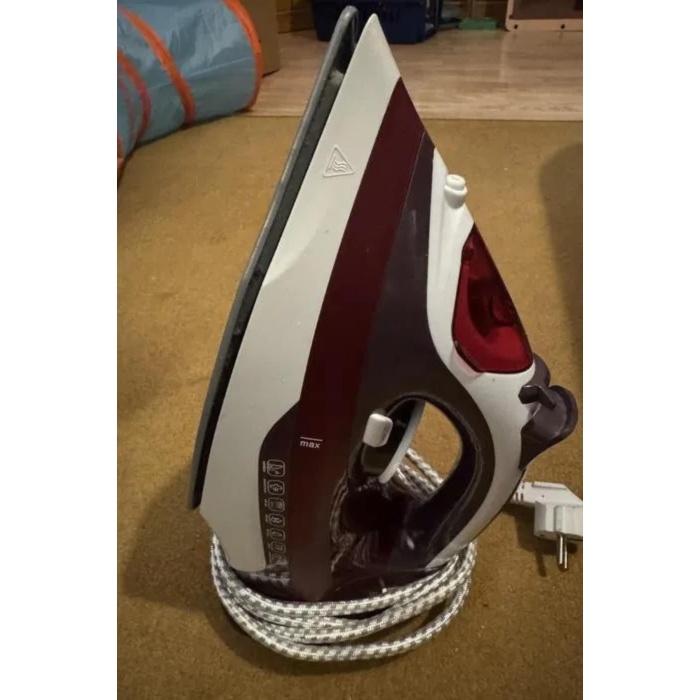 Yeni Nesil Kırmızı Buharlı Ütü 2200 Watt Seramik Tabanlı Yüksek Buhar Gücü - Lisinya