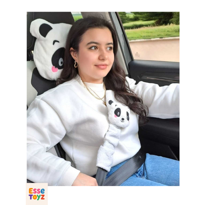 Neşeli Panda Araba Yastığı ve Emniyet Kemeri Kılıfı İkili Set – Sevimli ve Konforlu Seyahat Aksesuarı
