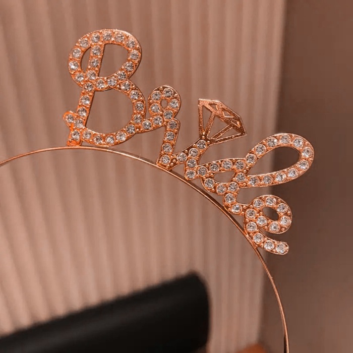 Rose Gold Renkli Taşlı “Bride” Gelin Tacı – El Yazısı Yazı Tipiyle (5343)