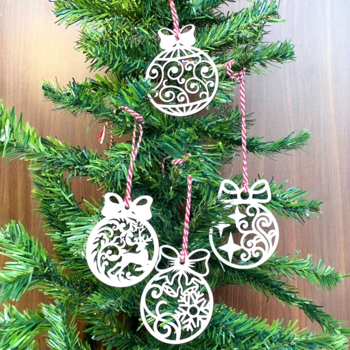 10 Parça Kırmızı Beyaz İpli Fiyonk Model Ahşap Yılbaşı Ağaç Süsü (5343)