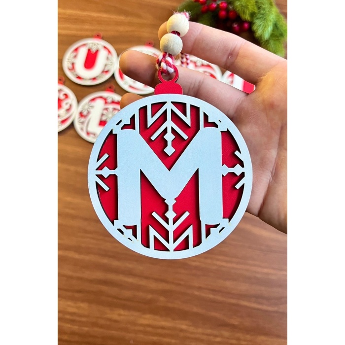 11 Harfli Kırmızı Beyaz İpli MUTLU YILLAR Yazılı Ahşap Yılbaşı Ağaç Süsü (5343)