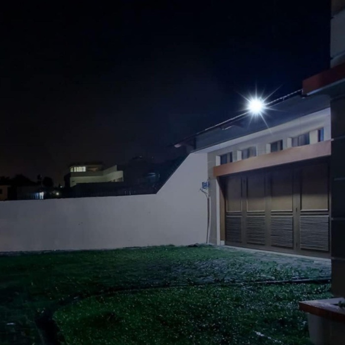 Dış Mekan ve Kamp İçin USB İle Şarj Olan 4 Farklı Işık Modlu Güçlü  Projektör Lamba 200W 3600 Mah (5343)