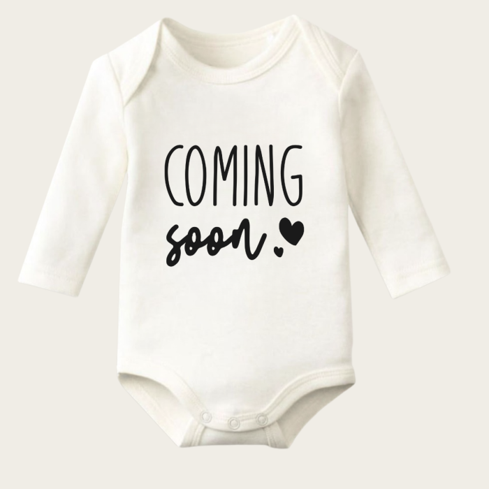 Coming Soon Yazı Temalı Baskılı Pamuklu Uzun Kollu Çıtçıtlı Bebek Body Zıbın Atlet Tulum
