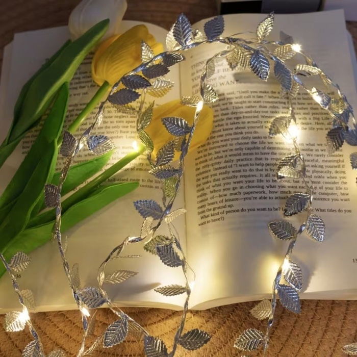 3 Metre Yaldızlı Gümüş LED Işık – Dekoratif Ortam ve Yılbaşı Aydınlatması (5343)