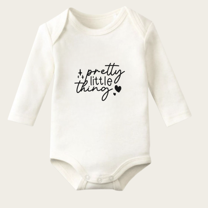 Pretty Little Thing Yazı Temalı Baskılı Pamuklu Uzun Kollu Çıtçıtlı Bebek Body Zıbın Atlet Tulum