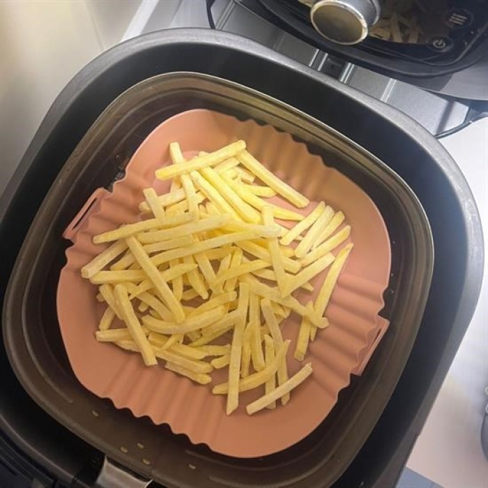 Renkli Isıya Dayanıklı Yıkanılabilir Silikon Fırın  Airfryer Kare Model Pişirme Matı 20 cm (5343)