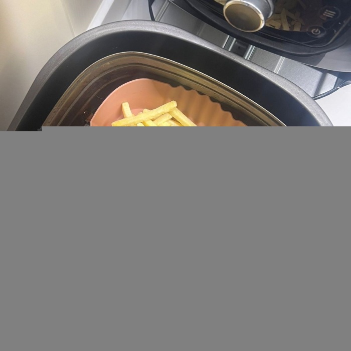 Renkli Isıya Dayanıklı Yıkanılabilir Silikon Fırın Ve Airfryer Kare Model Pişirme Matı 20 Cm (5343)
