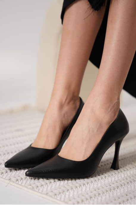 Siyah Cilt Kadın Stiletto TR18MS03F