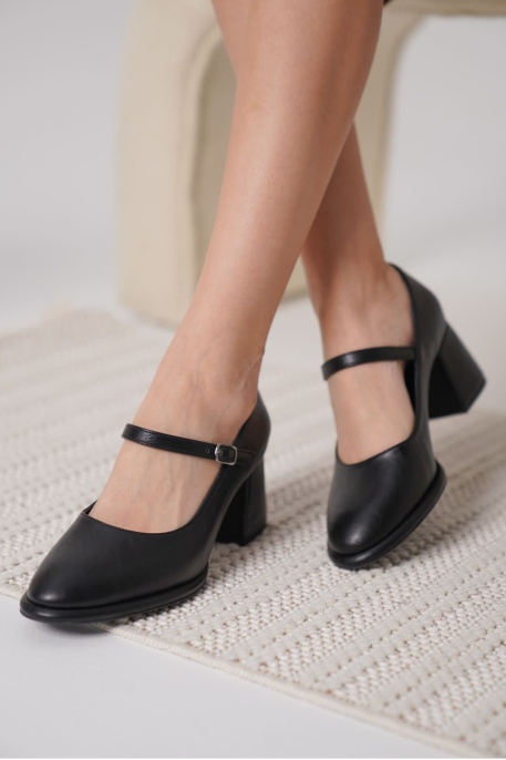 Siyah Cilt Kadın Topuklu Ayakkabı TR18MS07C