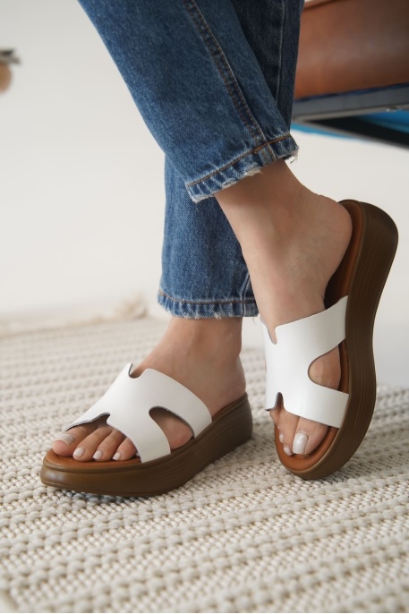 Beyaz Hakiki Deri Terlik TR31MY54B