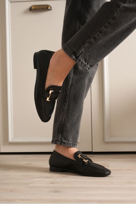 Kadın Siyah Şık Tokalı Günlük Ayakkabı TR27MS05A