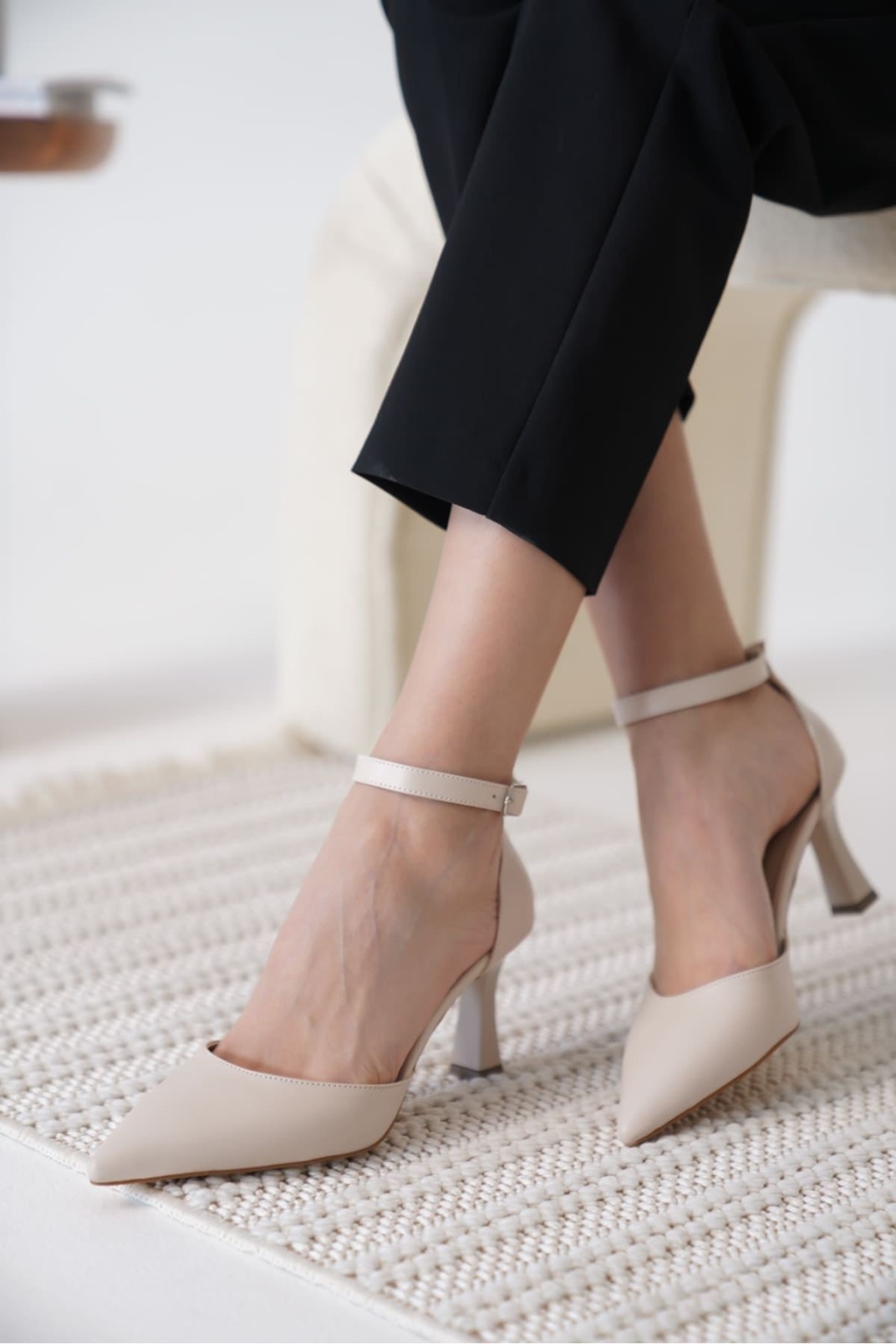 Kadın Bej Topuklu Ayakkabı TR12MS01C