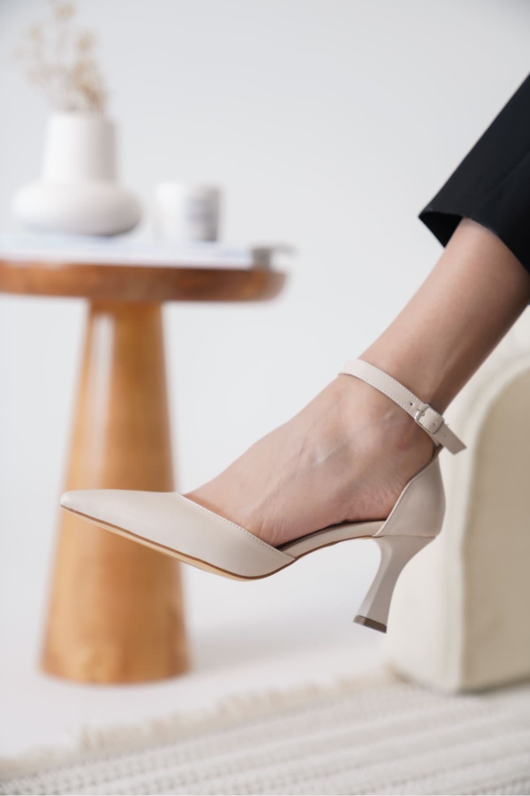 Kadın Bej Topuklu Ayakkabı TR12MS01C