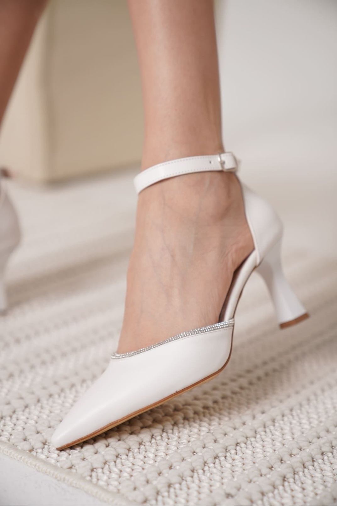 Taşlı Kadın Beyaz Topuklu Ayakkabı TR12MS02B