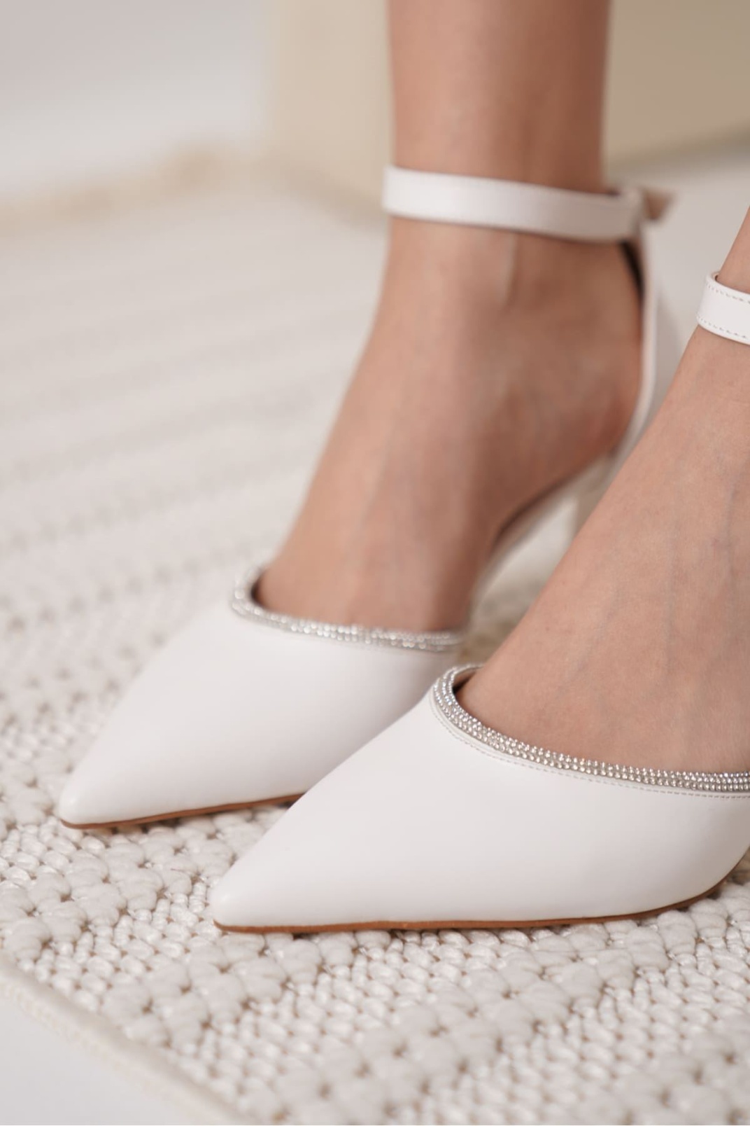 Taşlı Kadın Beyaz Topuklu Ayakkabı TR12MS02B