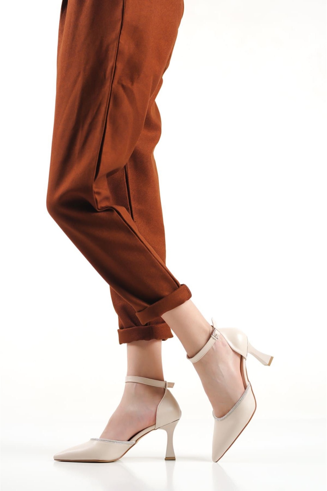 Taşlı Kadın Bej Topuklu Ayakkabı TR12MS02C