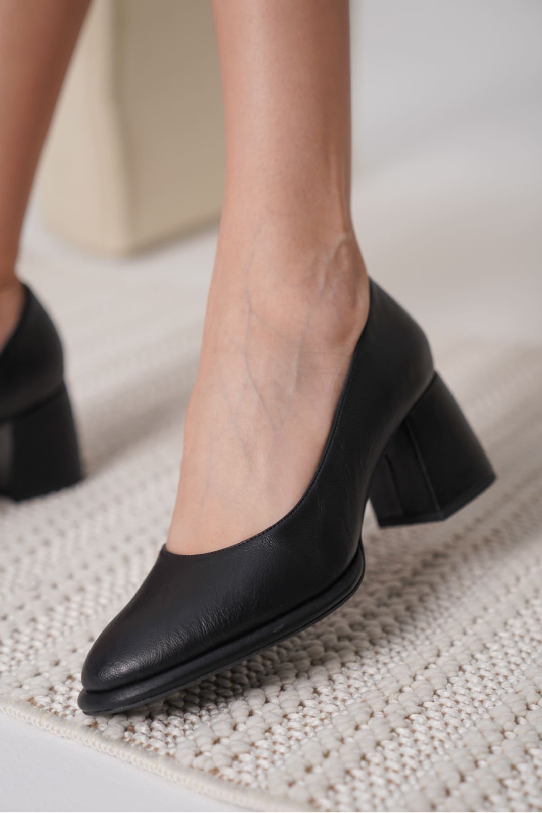 Siyah Cilt Kadın Stiletto TR18MS05C