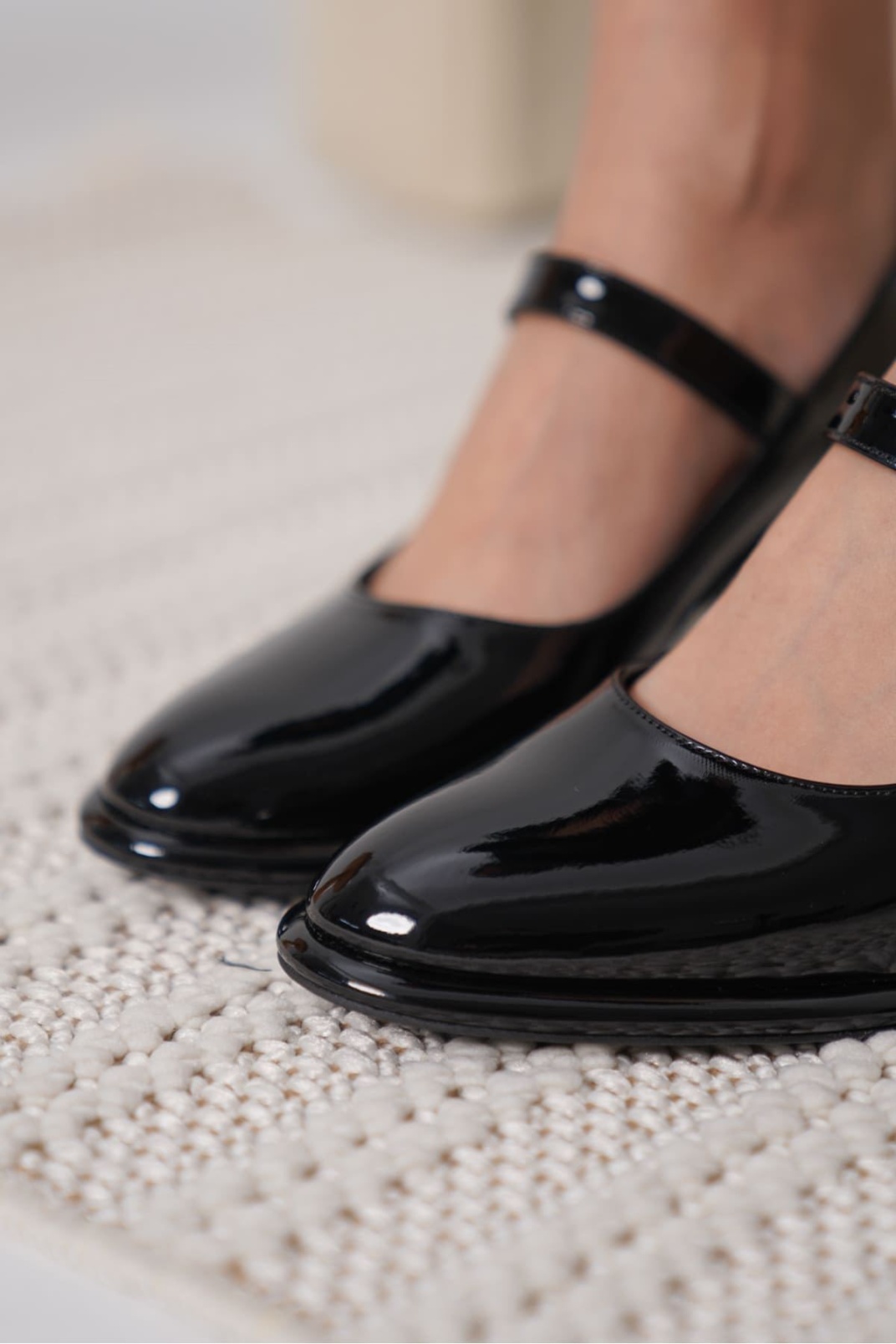 Siyah Rugan Kadın Topuklu Ayakkabı TR18MS08A