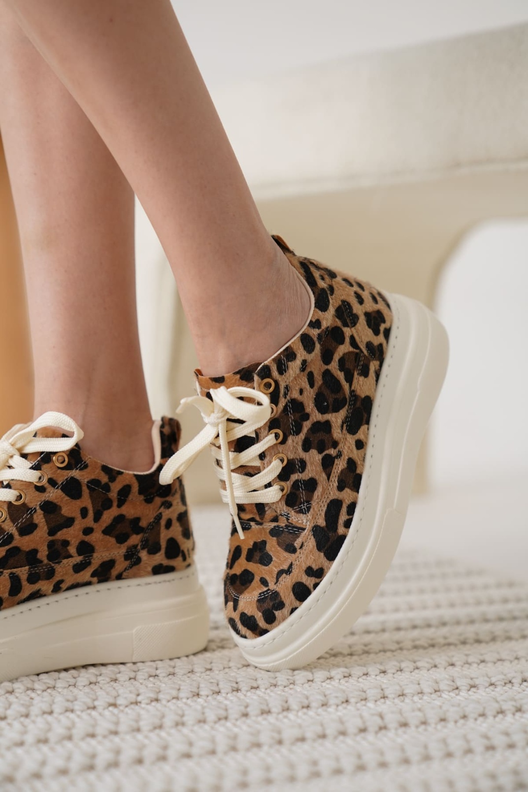 Kadın Gizli Topuk Beyaz Taban Leopar Spor Ayakkabı TR10MS01H