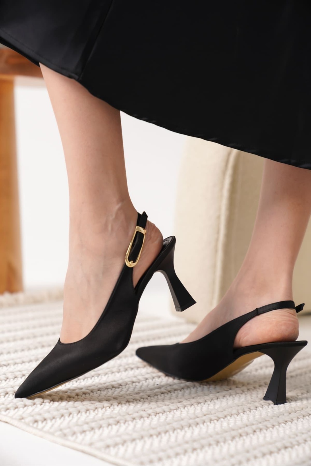 Kadın Siyah Saten Topuklu Ayakkabı TR20MS01F