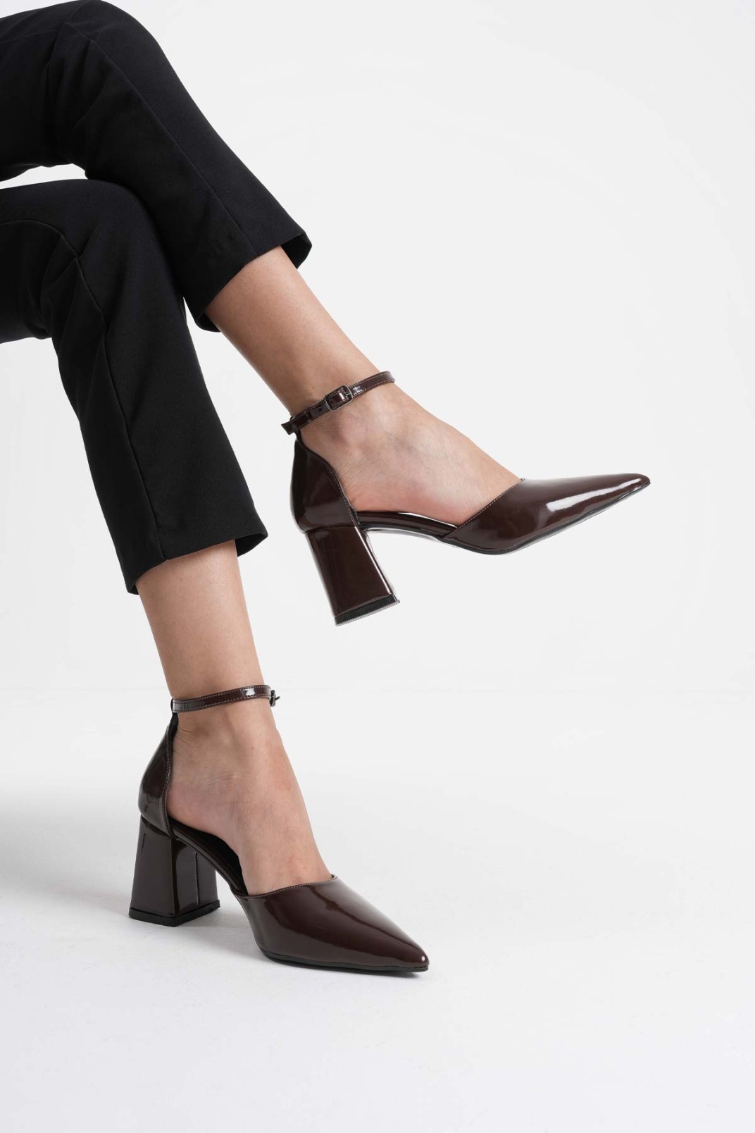 Acı Kahve Rugan Kadın Topuklu Ayakkabı TR08MS11C