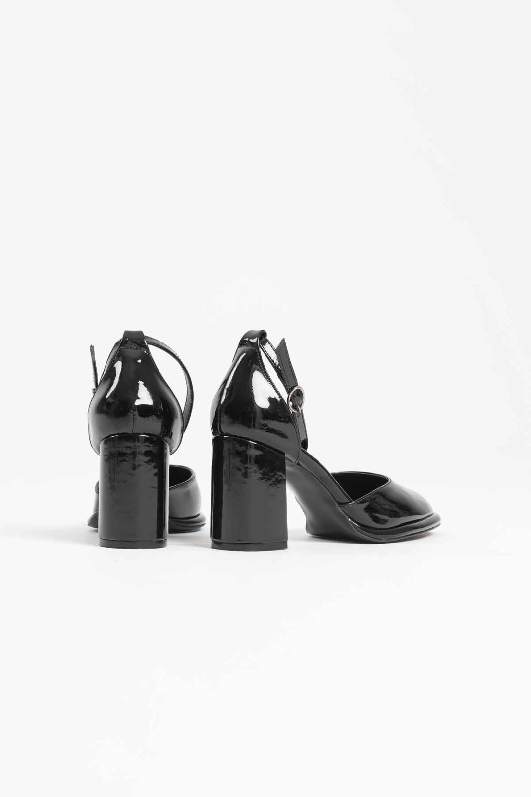 Siyah Rugan Kadın Topuklu Ayakkabı TR18MS04A