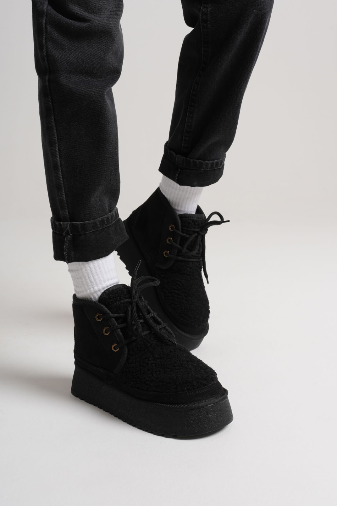 Siyah Kürklü Kadın Kışlık Kalın Tabanlı Bot TR04MK03A