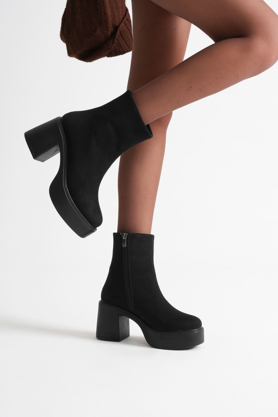 Kadın Siyah Süet Topuklu Bot TR08MK13D