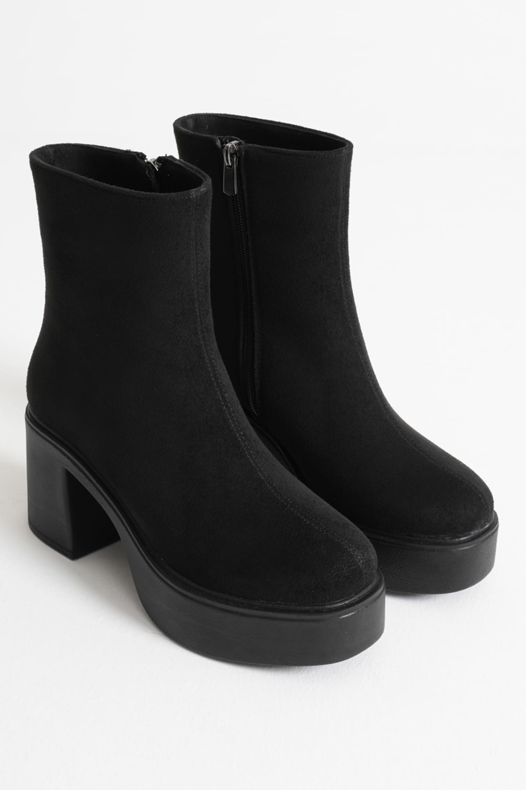 Kadın Siyah Süet Topuklu Bot TR08MK13D
