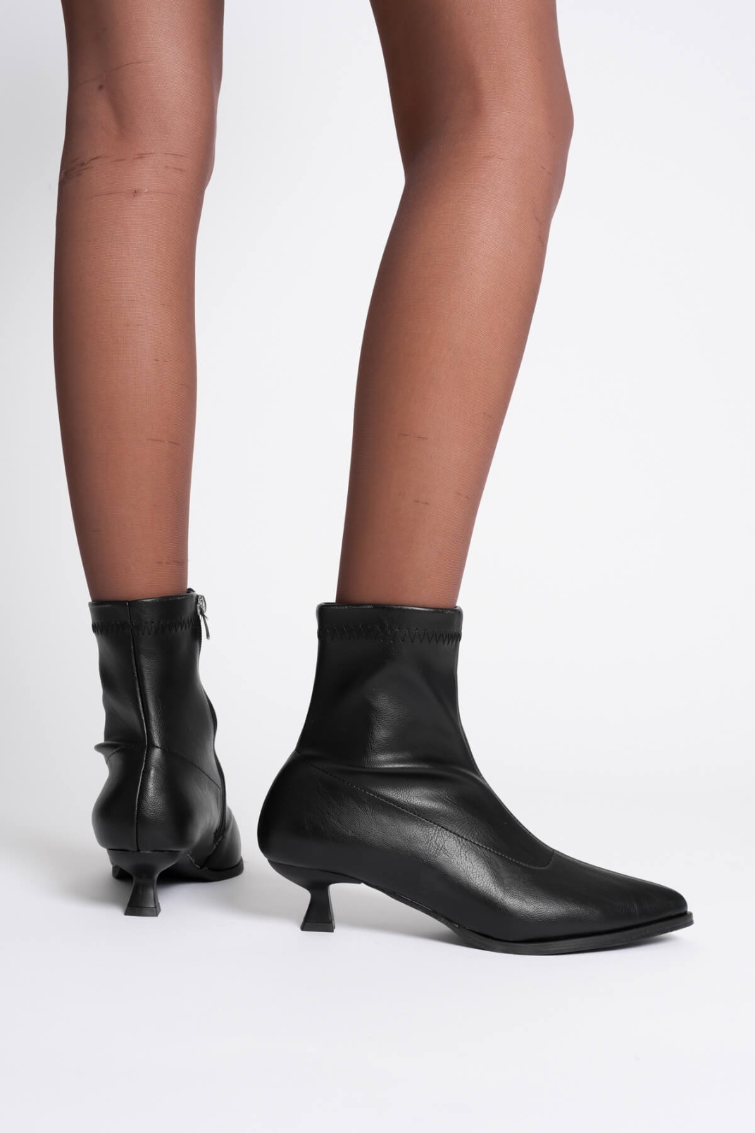 Kadın Siyah Topuklu Bot TR23MK01A