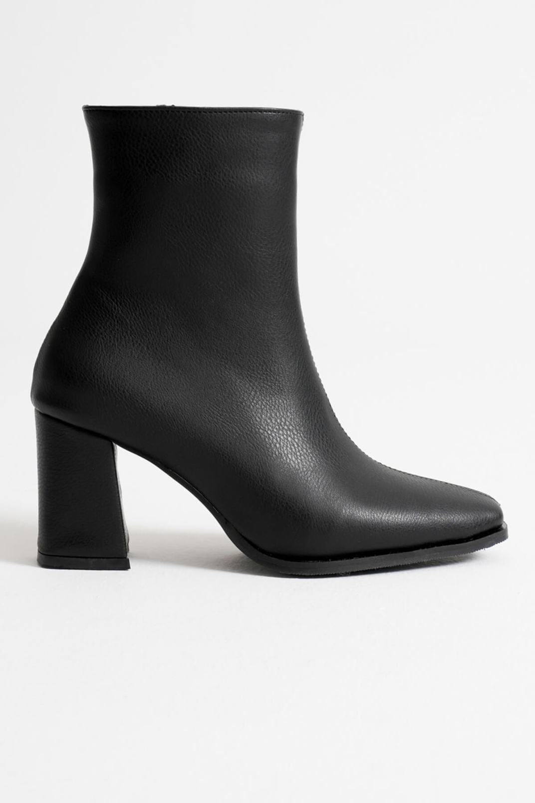 Kadın Siyah Topuklu Bot TR08MK02A