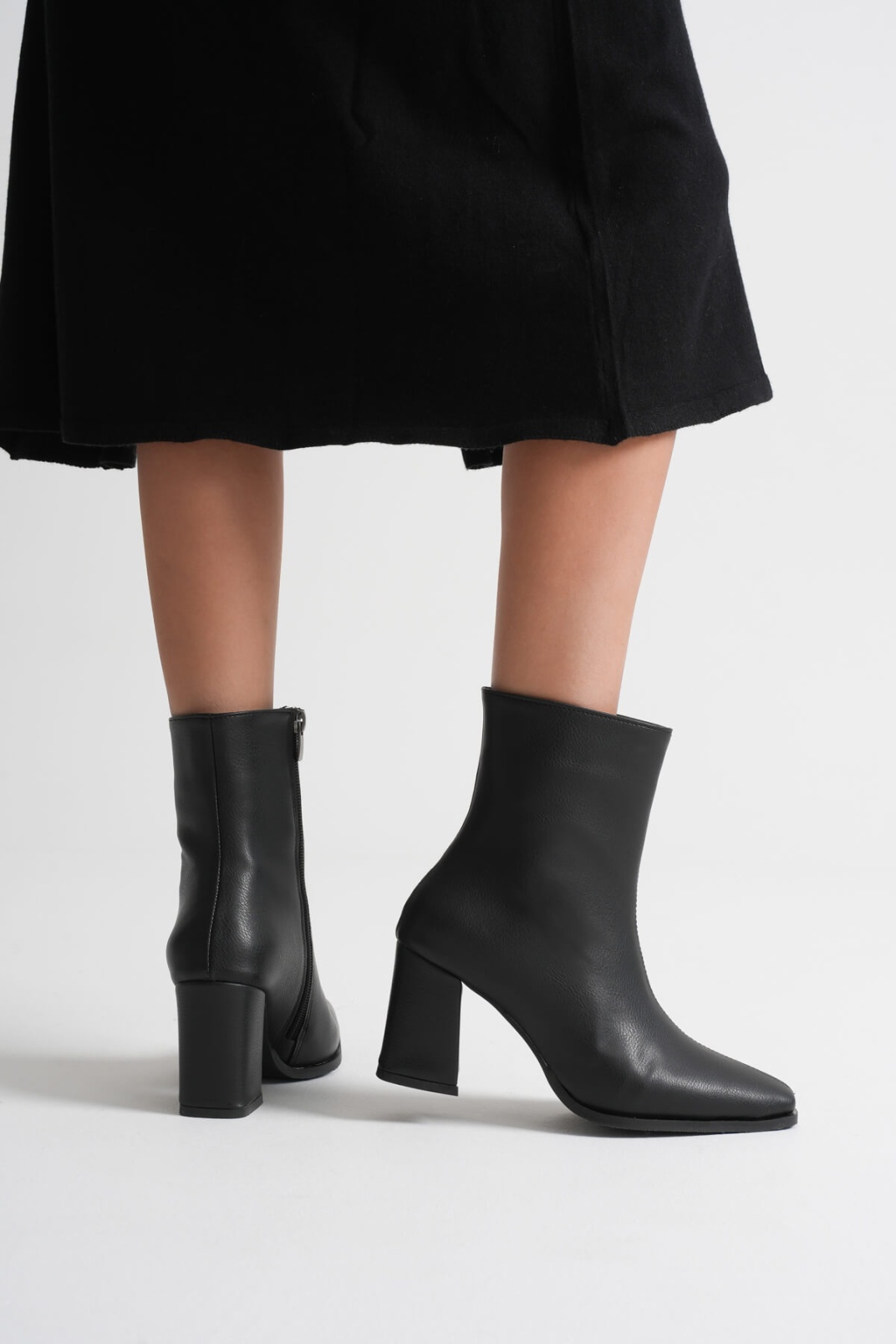 Kadın Siyah Topuklu Bot TR08MK02A