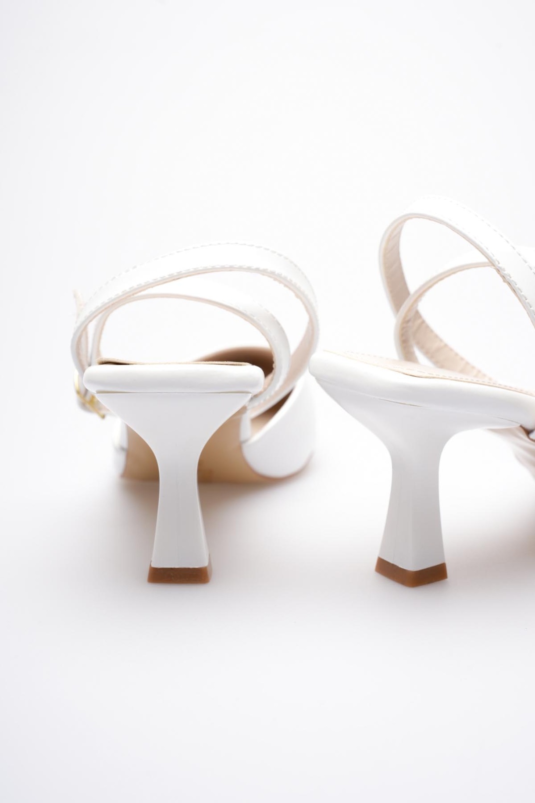 Kadın Beyaz Rugan Topuklu Ayakkabı TR03MS02B