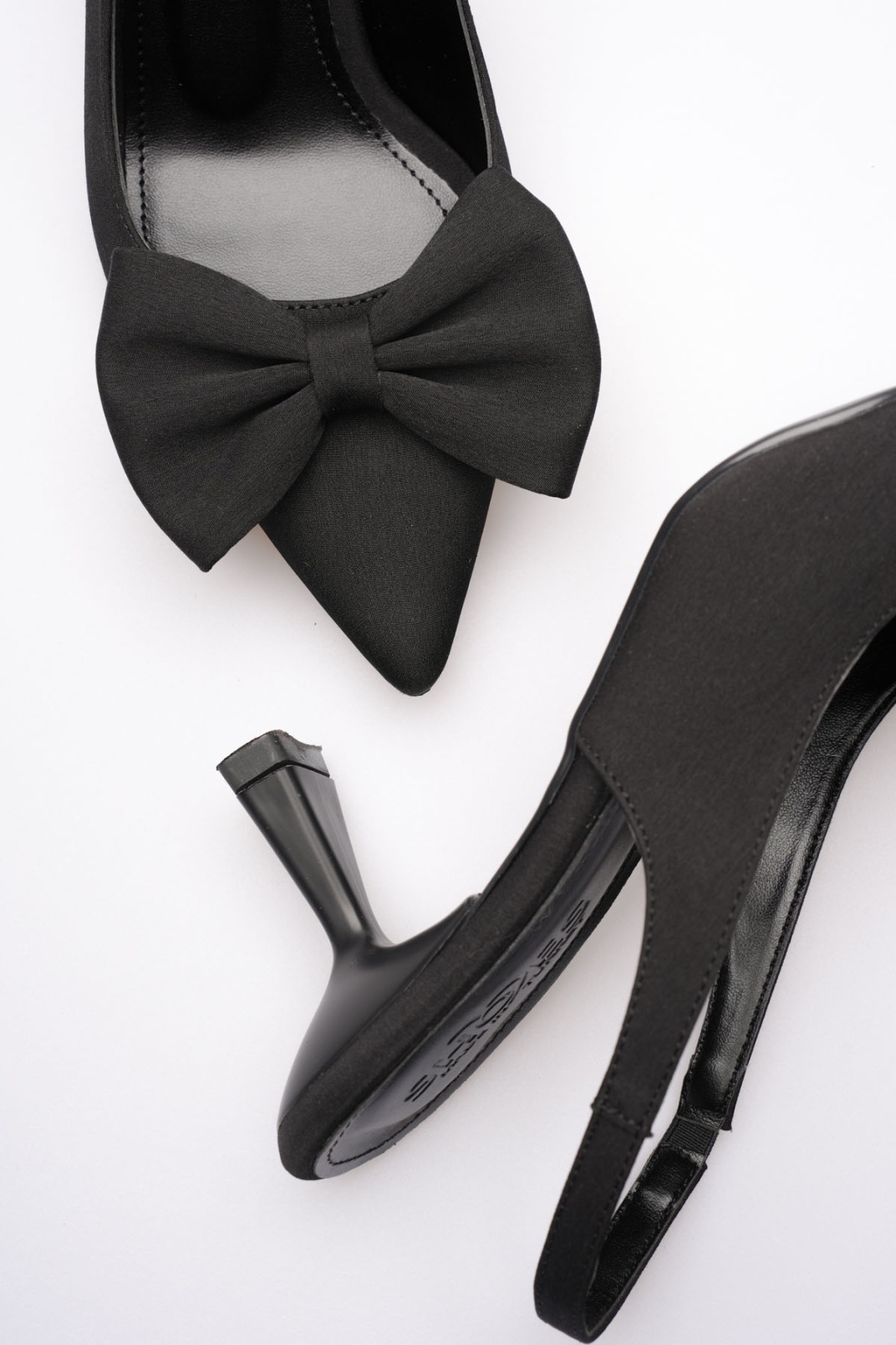 Siyah Fiyonklu Kitten Topuklu Slingback Kadın Ayakkabı TR08MS24A