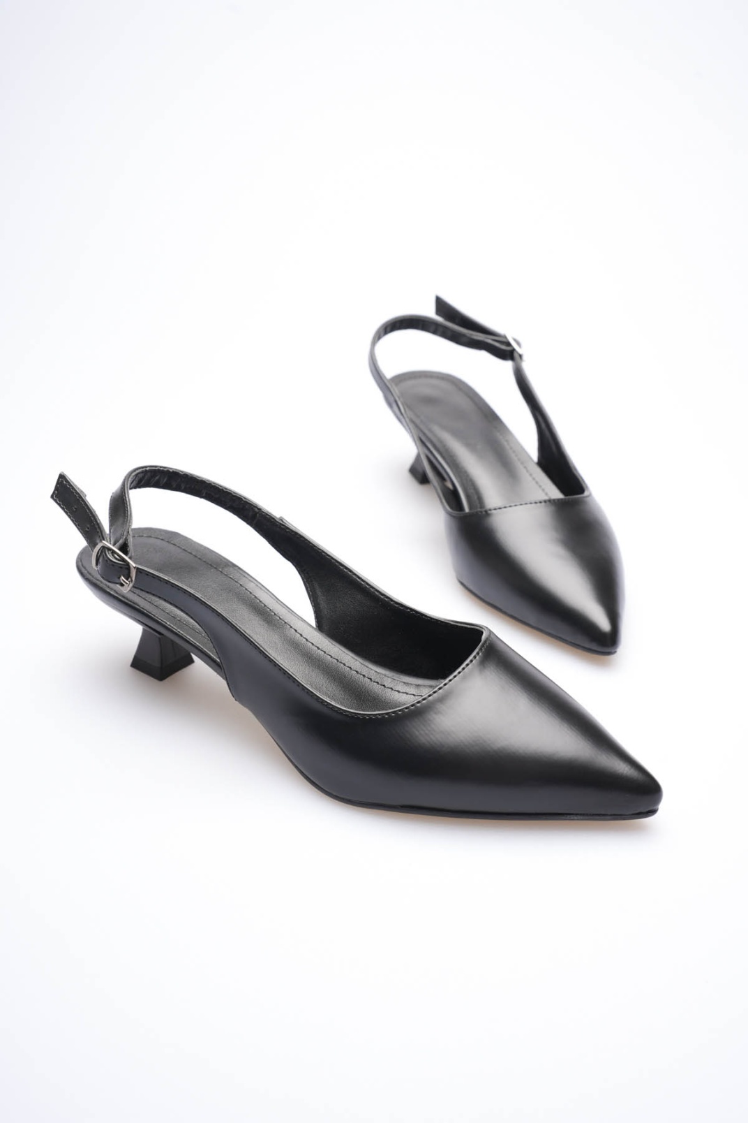 Kadın Siyah Sivri Burun Slingback Kısa Topuklu Ayakkabı TR20MS04A