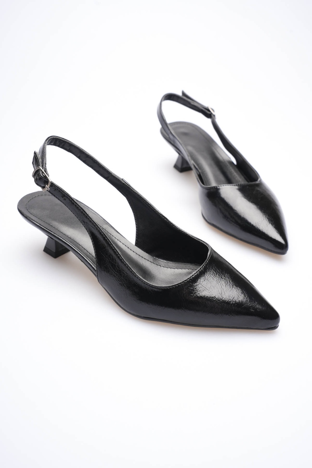 Kadın Siyah Kırışık Rugan Sivri Burun Slingback Kısa Topuklu Ayakkabı TR20MS04C