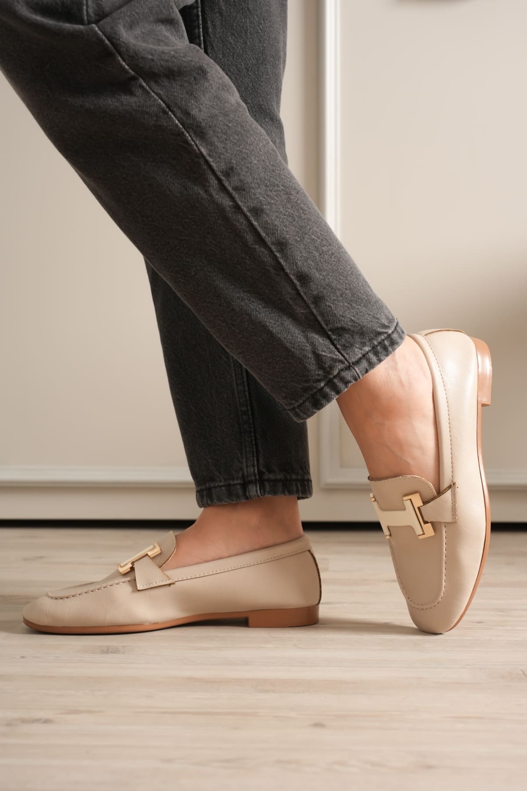 Kadın Bej Şık Tokalı Günlük Ayakkabı TR27MS05B