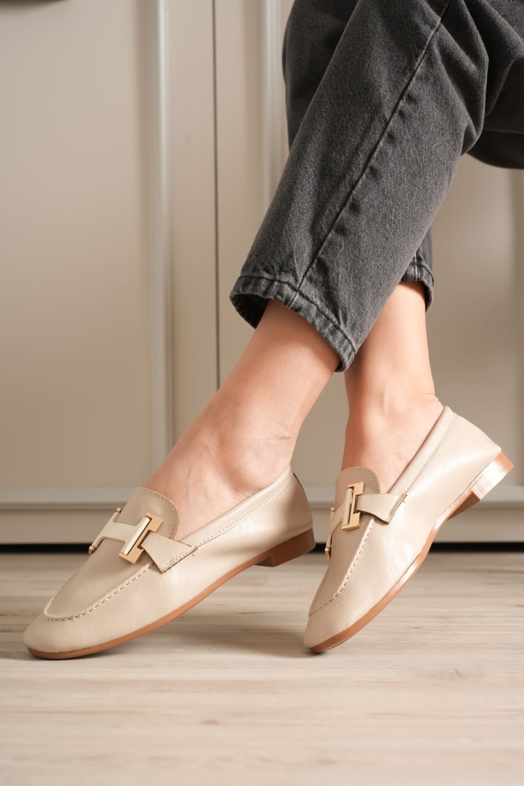 Kadın Bej Şık Tokalı Günlük Ayakkabı TR27MS05B