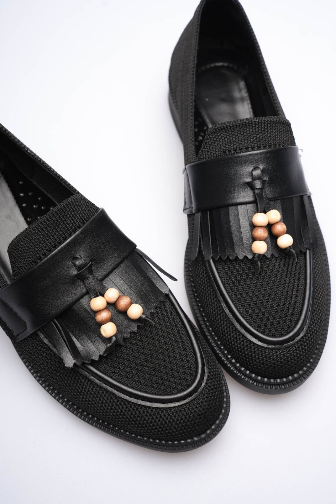 Kadın Siyah Boncuk Püsküllü Günlük Kısa Topuklu Ayakkabı TR30MS01A