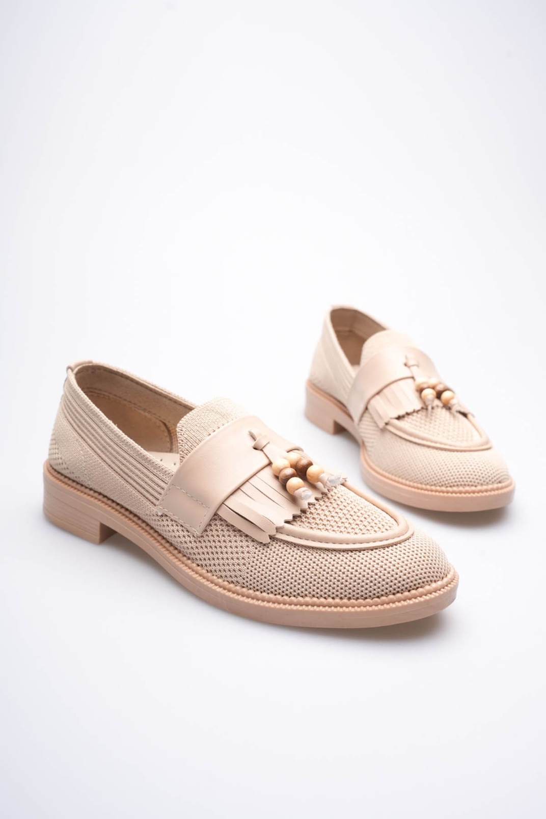 Kadın Bej Boncuk Püsküllü Günlük Kısa Topuklu Ayakkabı TR30MS01B