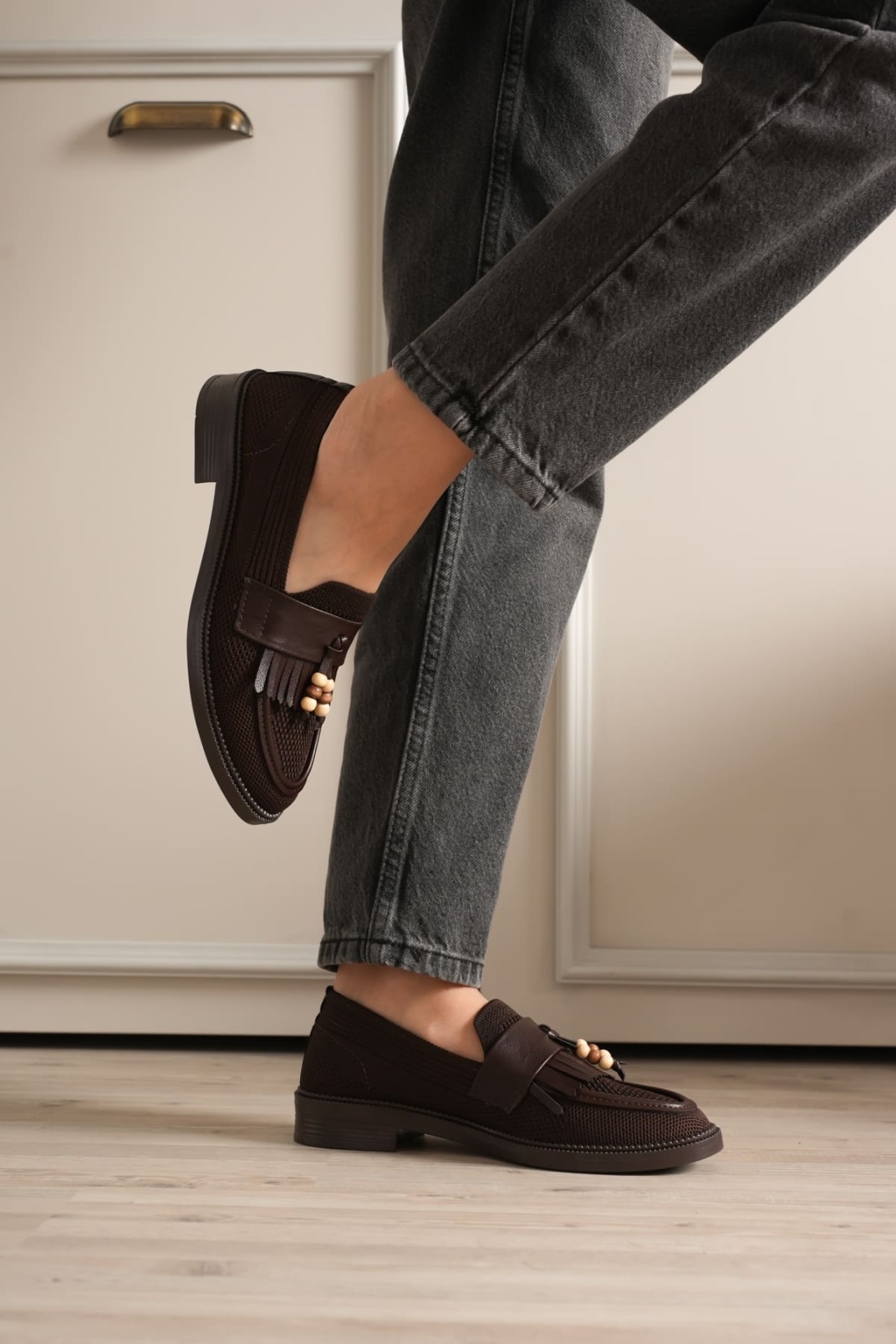 Kadın Acı Kahve Boncuk Püsküllü Günlük Kısa Topuklu Ayakkabı TR30MS01C