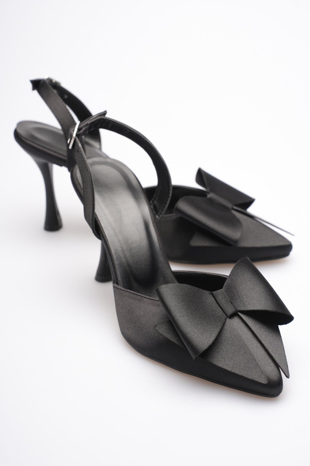 Kadın Siyah Fiyonklu Saten Slingback Topuklu Ayakkabı TR40MS01A
