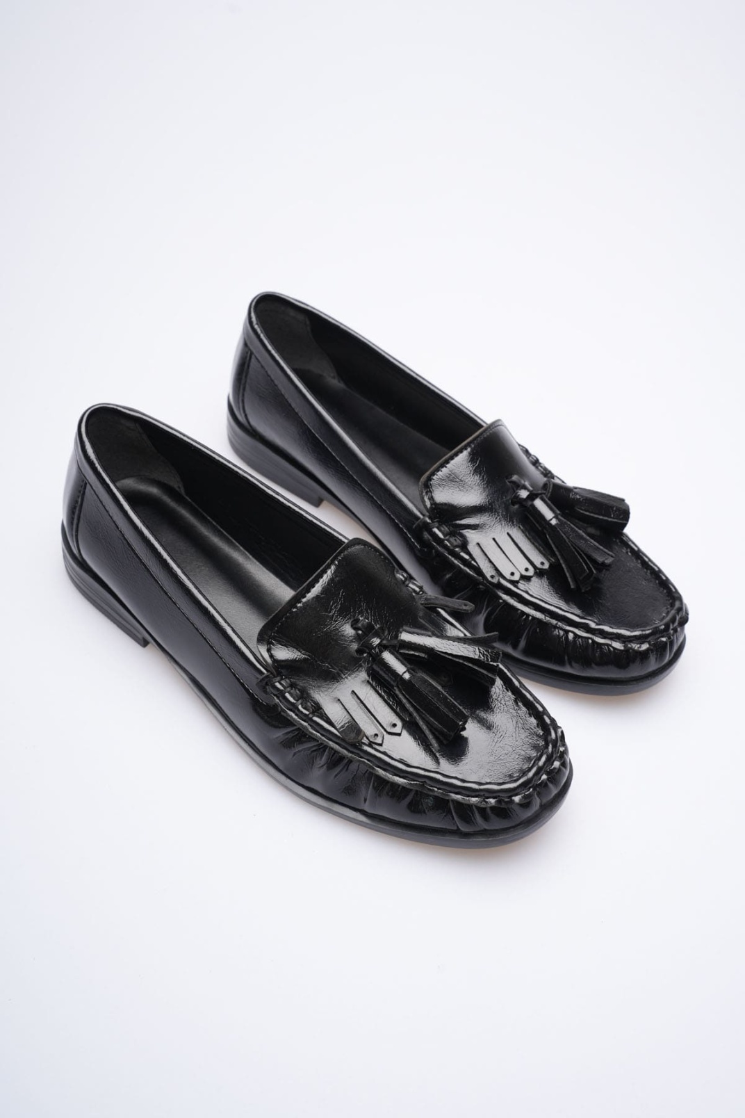 Siyah Rugan Püsküllü Kadın Loafer Ayakkabı TR88MS01A