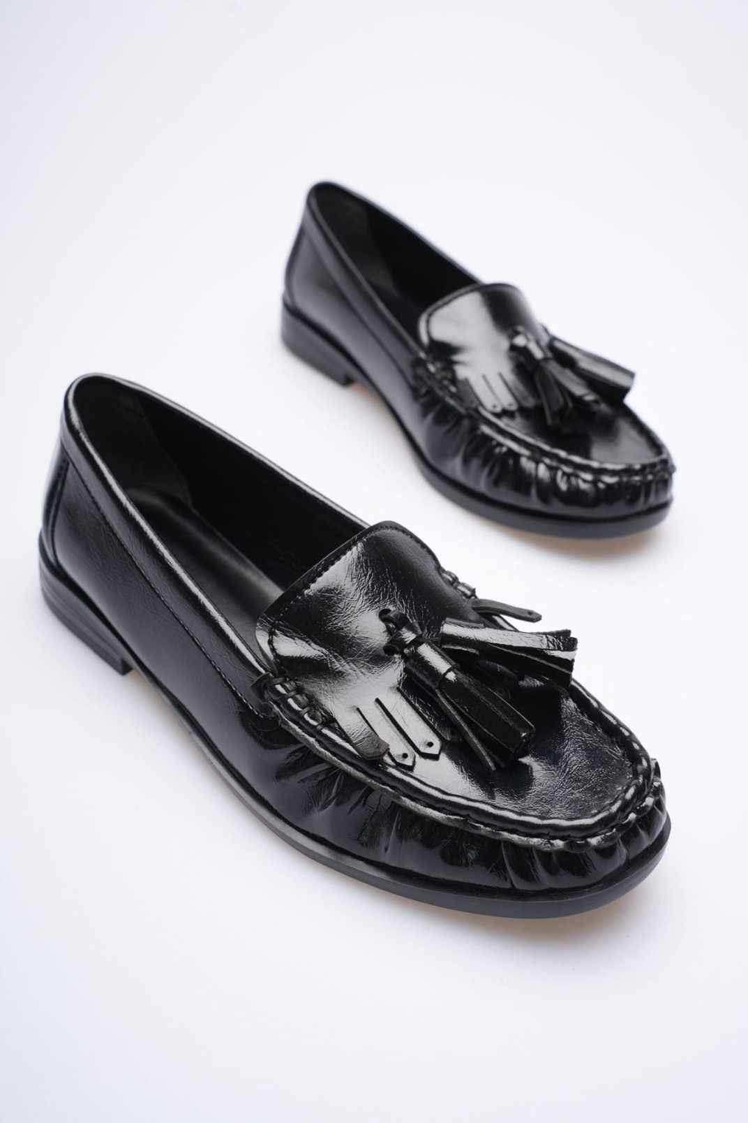 Siyah Rugan Püsküllü Kadın Loafer Ayakkabı TR88MS01A