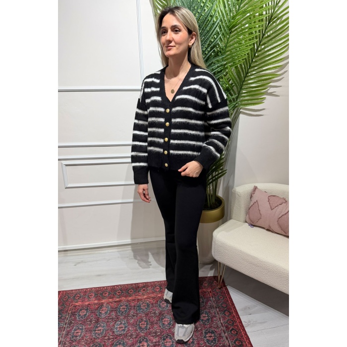 Siyah Beyaz Çizgili Triko Hırka