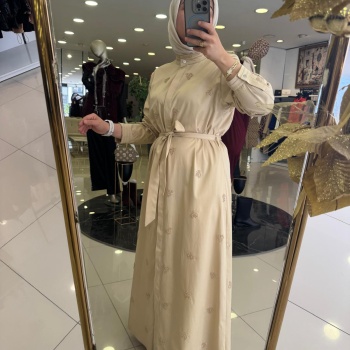 YENİ FUAT GÜRŞEN KADIN BELDEN BAĞCIKLI İŞLEME DETAYLI ELBİSE 25K4103