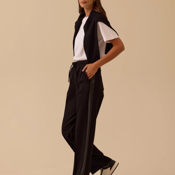 YENİ SEÇİL KADIN suni deri biyeli bol paça pantolon 10002521011015